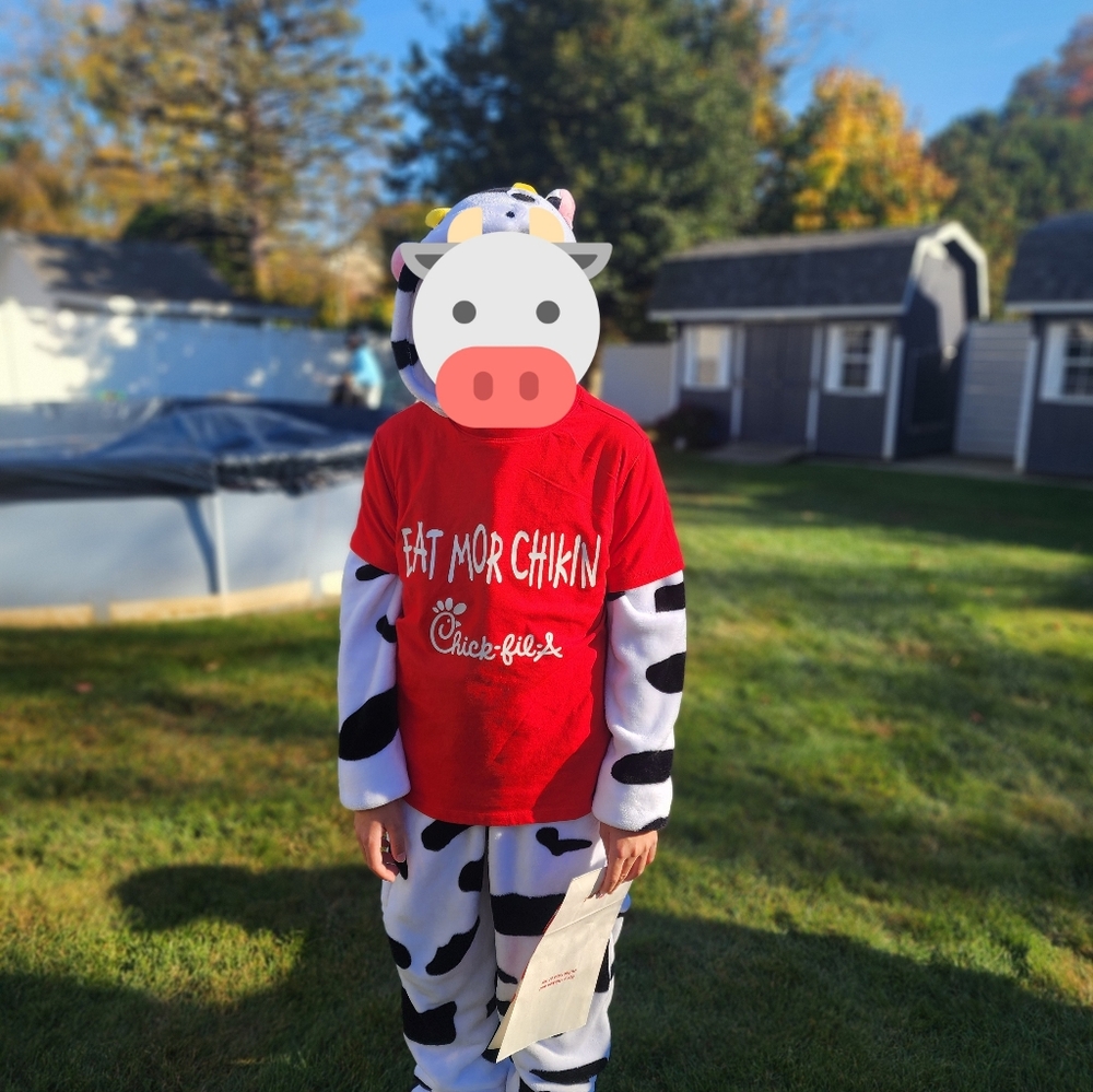 Chik Filet Cow Costume Boys size 10
